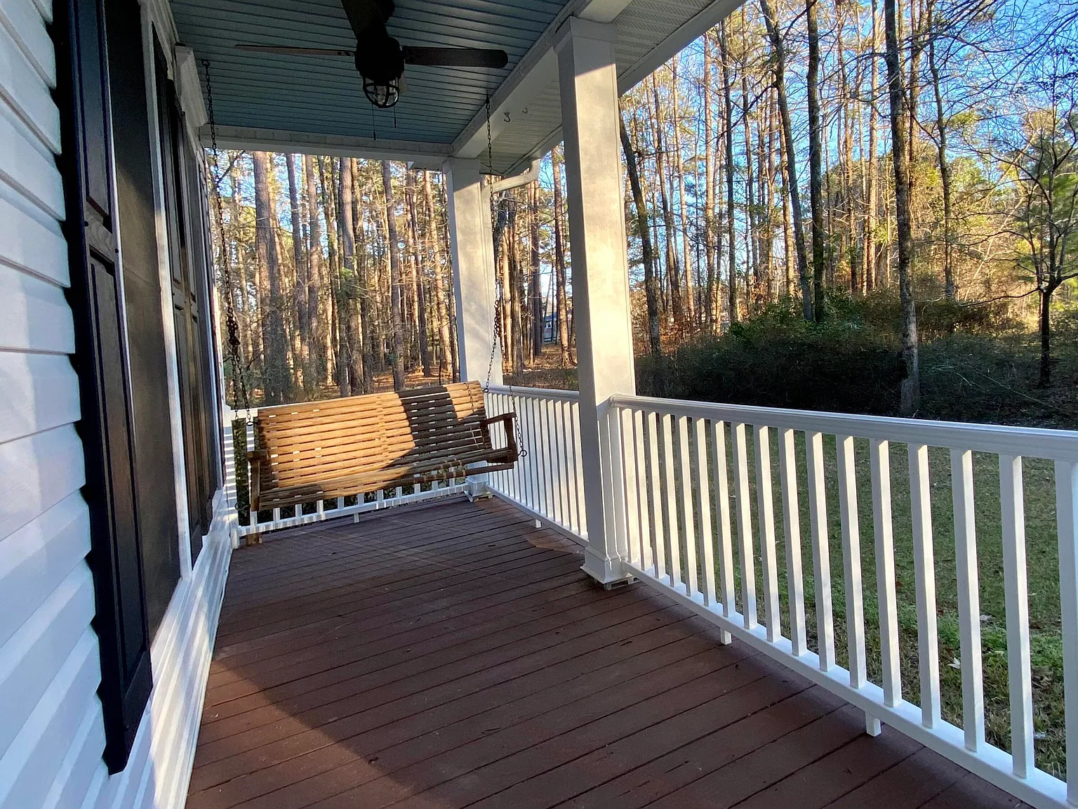 3 bed, 2.5 bath, 2413 sqft, $2,400 — Photo 2