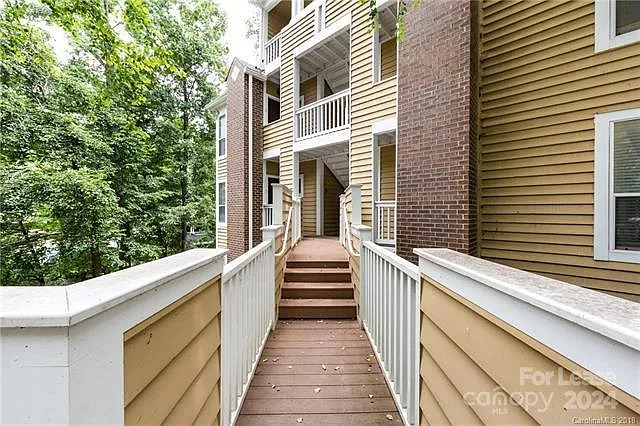 Building Photo - 2518 Cranbrook Ln #2