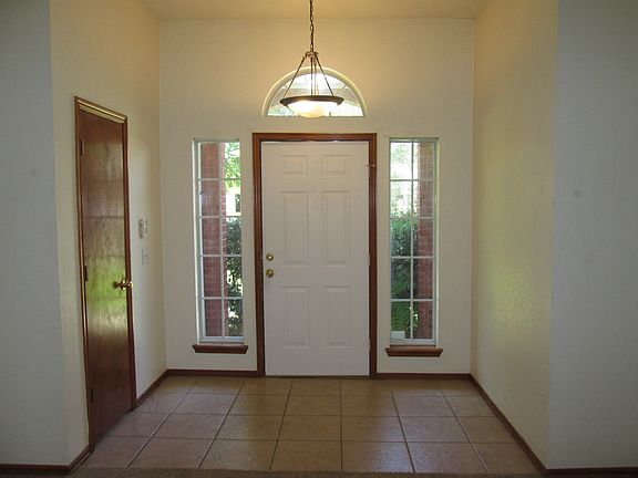 2nd image of 411 Park Dr