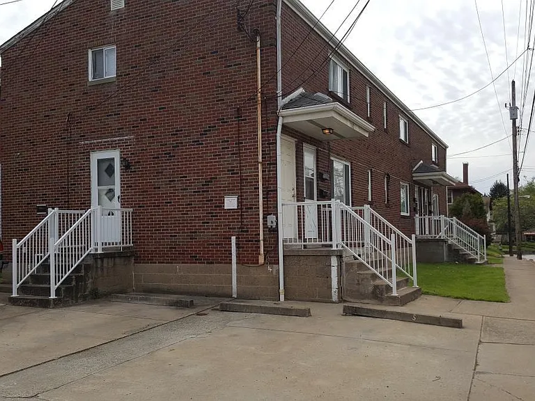 1110 Monroeville Ave #3 — Photo 2