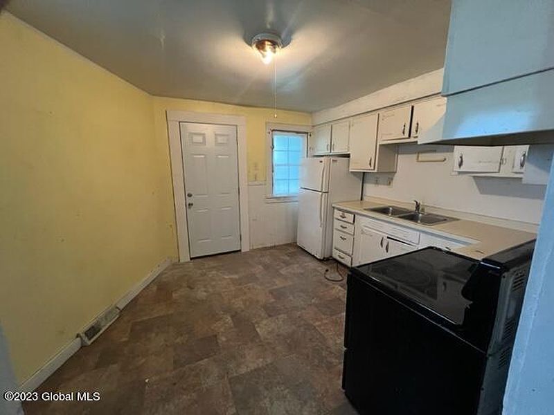 5th image of 14 Logan Avenue