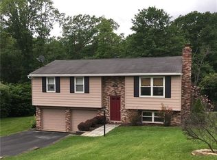 208 Blue Grass Dr, Butler, PA