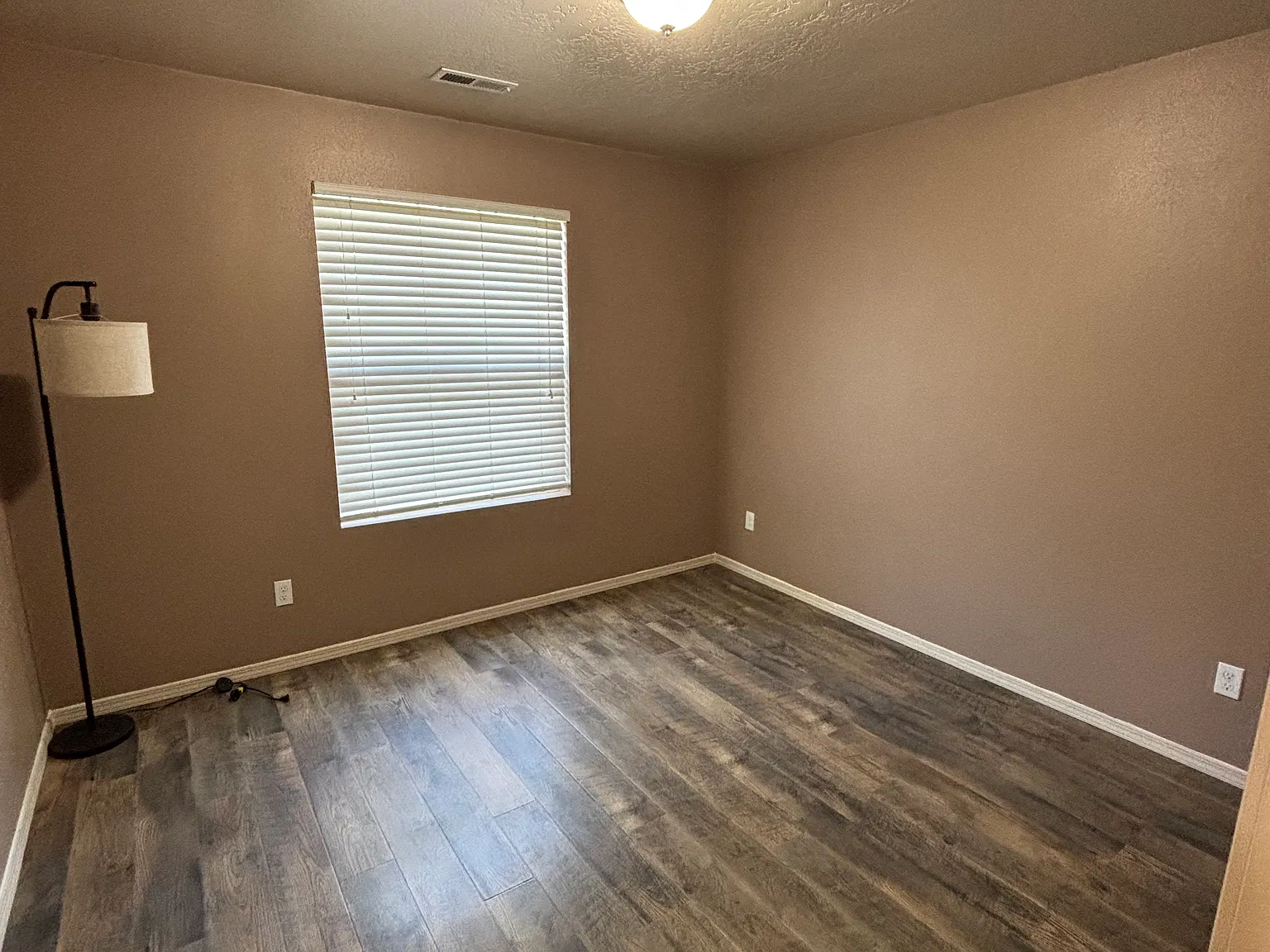 3 bed, 1500 sqft, $2,550 — Photo 2