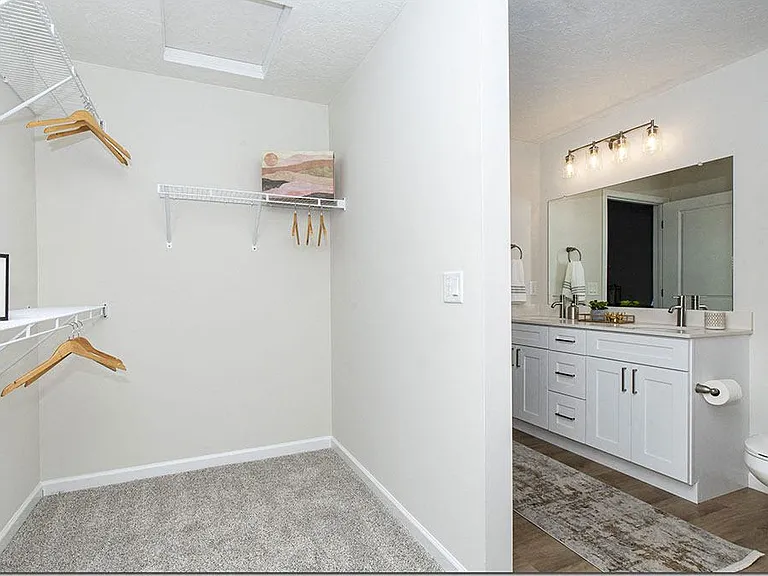 Riverwood Apartments — Photo 24