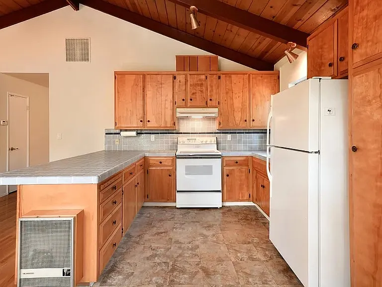 115 Estates Dr — Photo 4