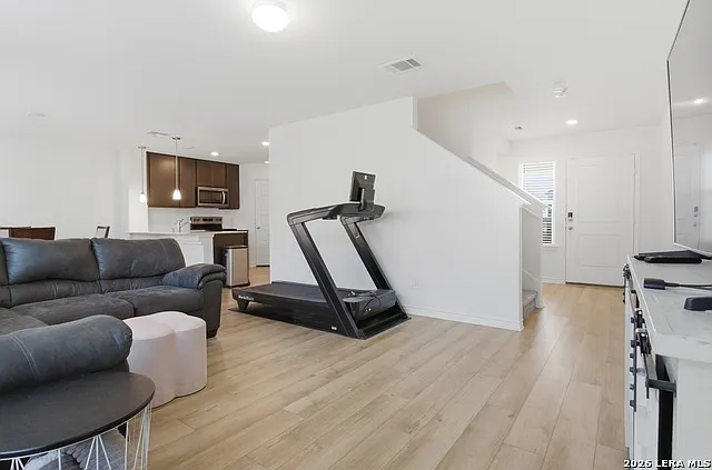 15411 Oceanus Dr — Photo 6