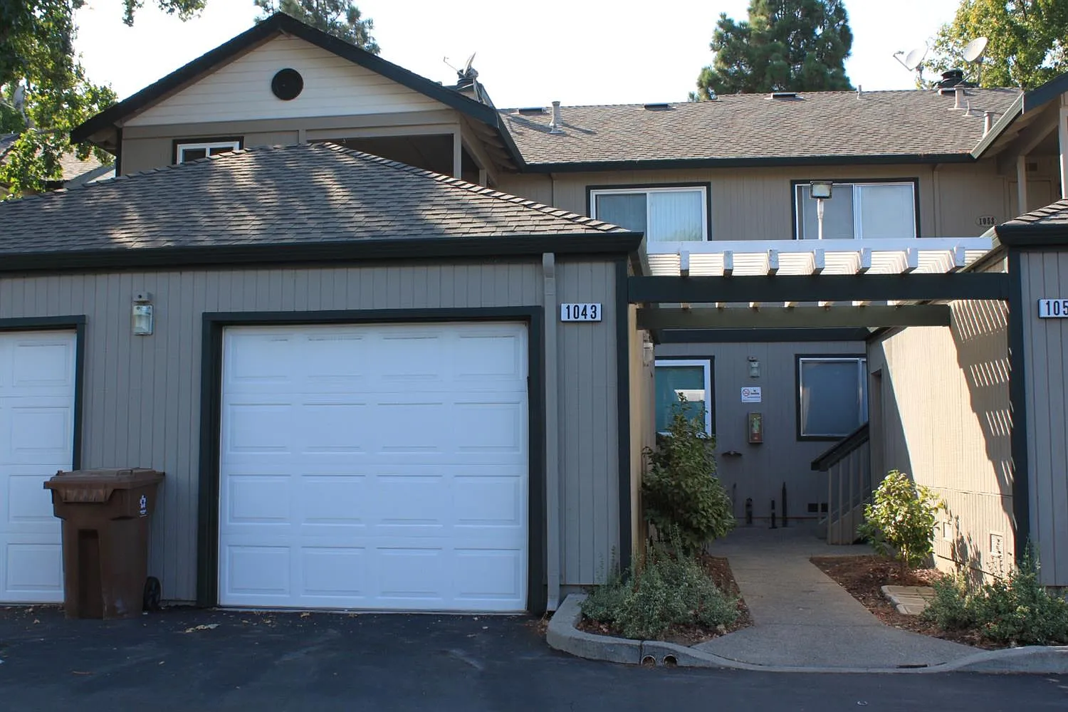 1043 Chadwick Cir photo 1