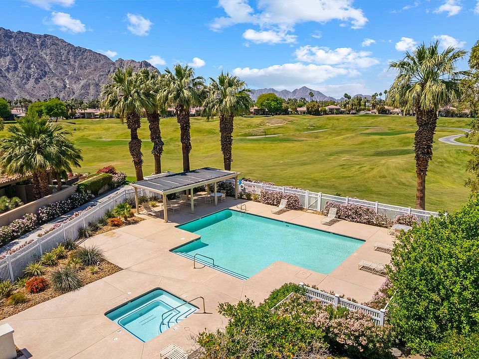 Take a dip in one of the many communal pools, only a short 1 minute walk away!