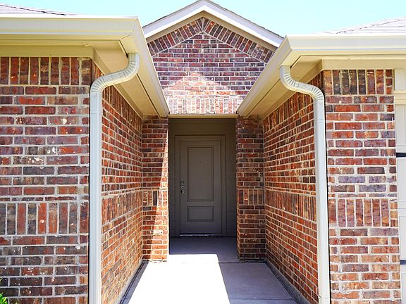 3rd image of 807 Old Bluff Ln