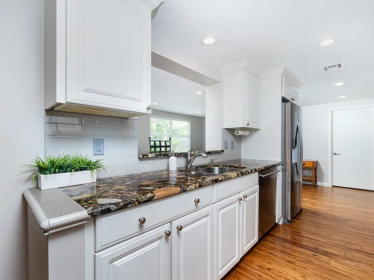 310 Bayview Pkwy — Photo 3