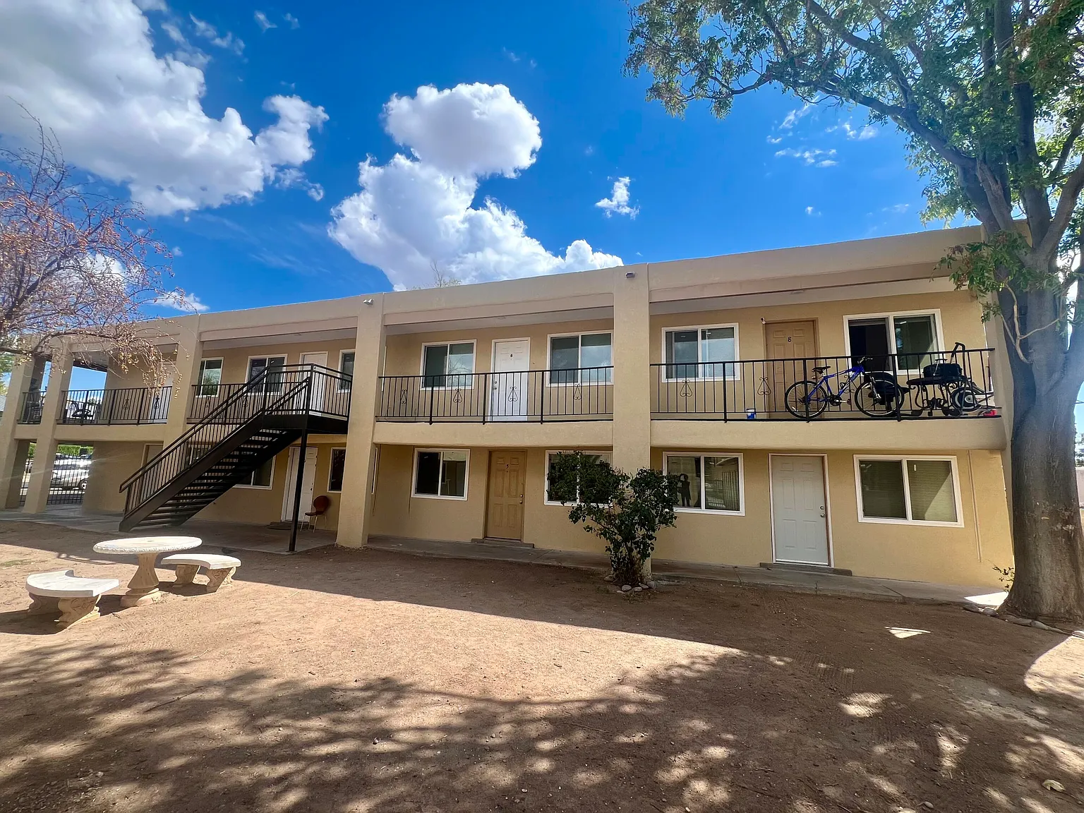 1 bed, 1.0 bath, 650 sqft, $995 — Photo 2