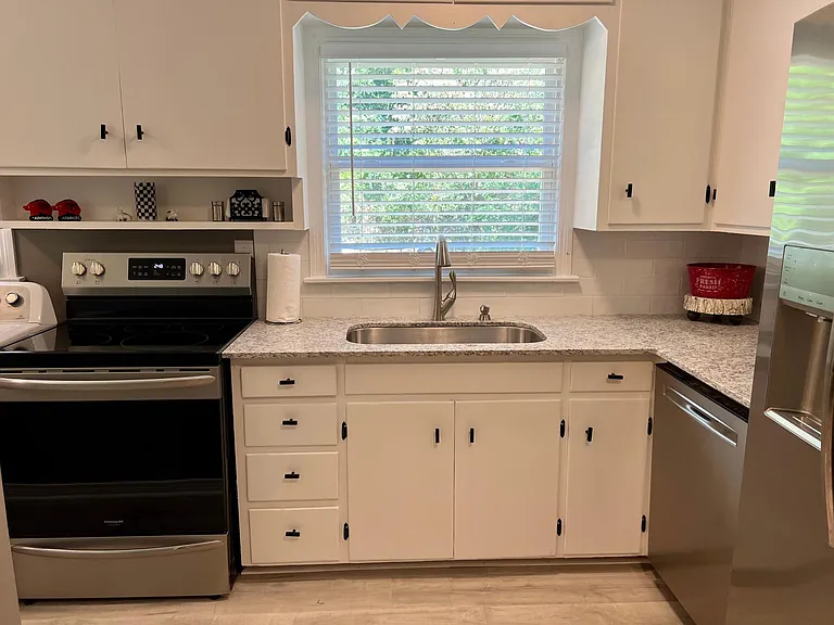 1614 N Oakland Ave — Photo 8