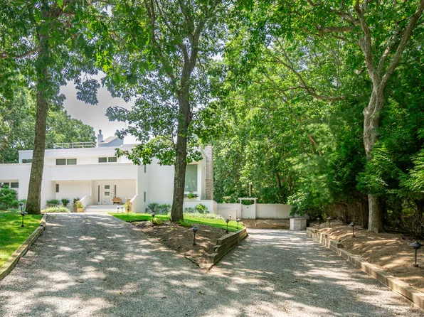 29 Hedges Banks Dr, East Hampton, NY 11937