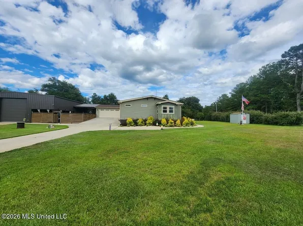 121 Molly Rd, Foxworth, MS 39483