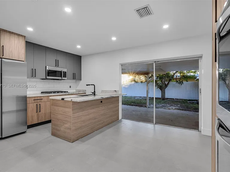 730 NW 77th Way — Photo 4