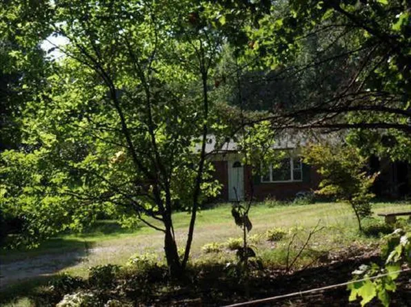 2465 Hayes St, Lenoir, NC 28645