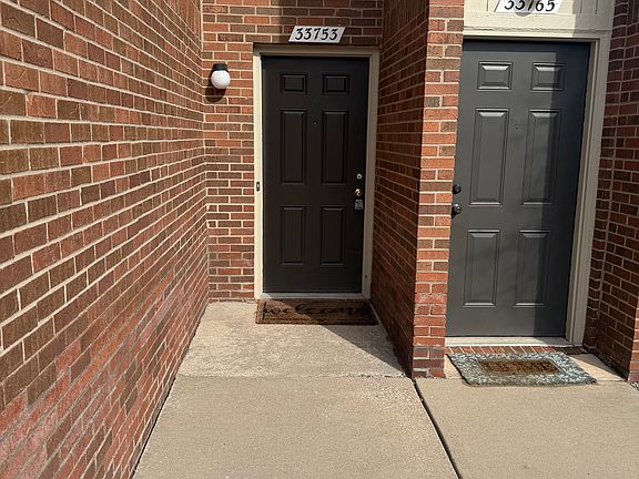 2nd image of 33753 Pondview Cir