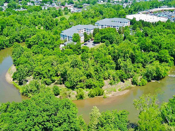3rd image of 270 Riverbend Dr APT 1F