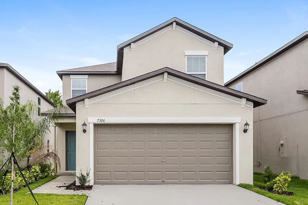 3 bed, 2.5 bath, 1525 sqft, $2,405 — Photo 1