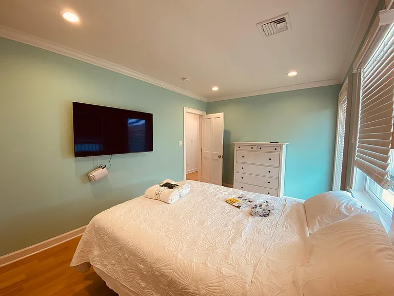 111 Lynbrook Ave — Photo 24