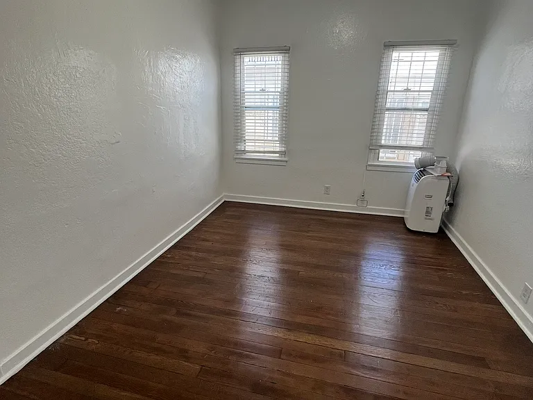 1121 N Kenmore Ave #102 — Photo 4