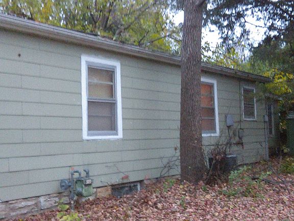 3rd image of 2206 Merriam Ln