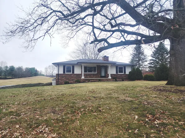 9858 York Woods Dr, Saline, MI 48176