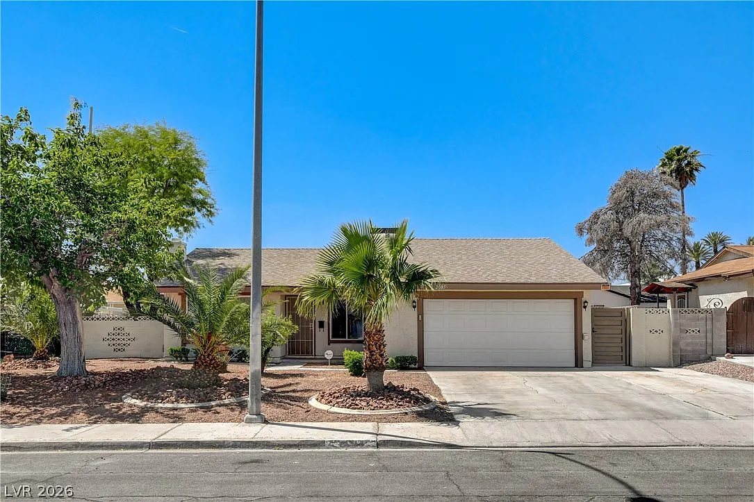 3 bed, 2.0 bath, 1393 sqft, $2,075 — Photo 1