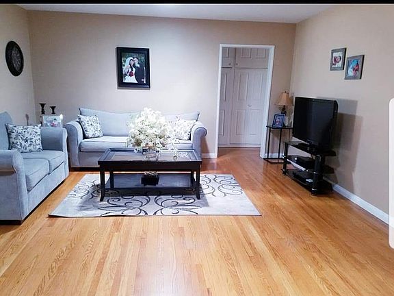3rd image of 8261 Hillrose St