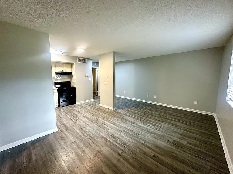 200 W Adair St #A7 — Photo 2