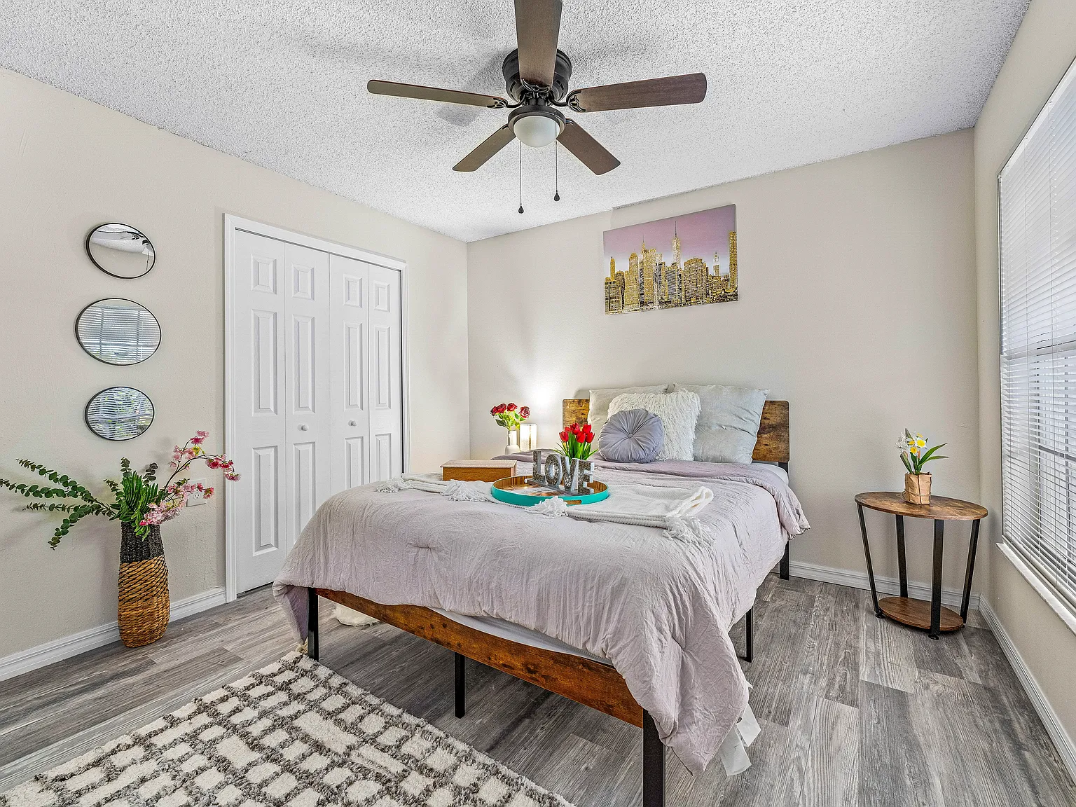4 bed, 2.0 bath, $1,014 — Photo 2