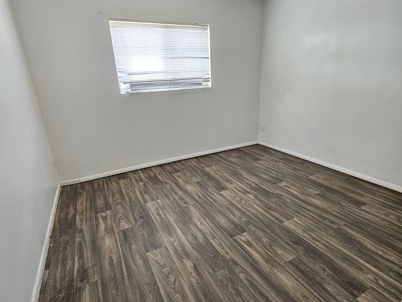4 bed, 1156 sqft, $2,095 — Photo 3