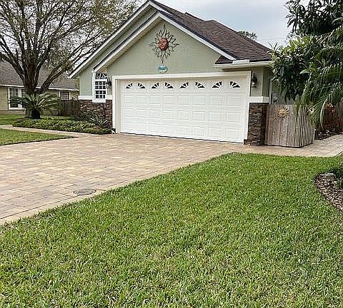 3rd image of 301 S Churchill Dr