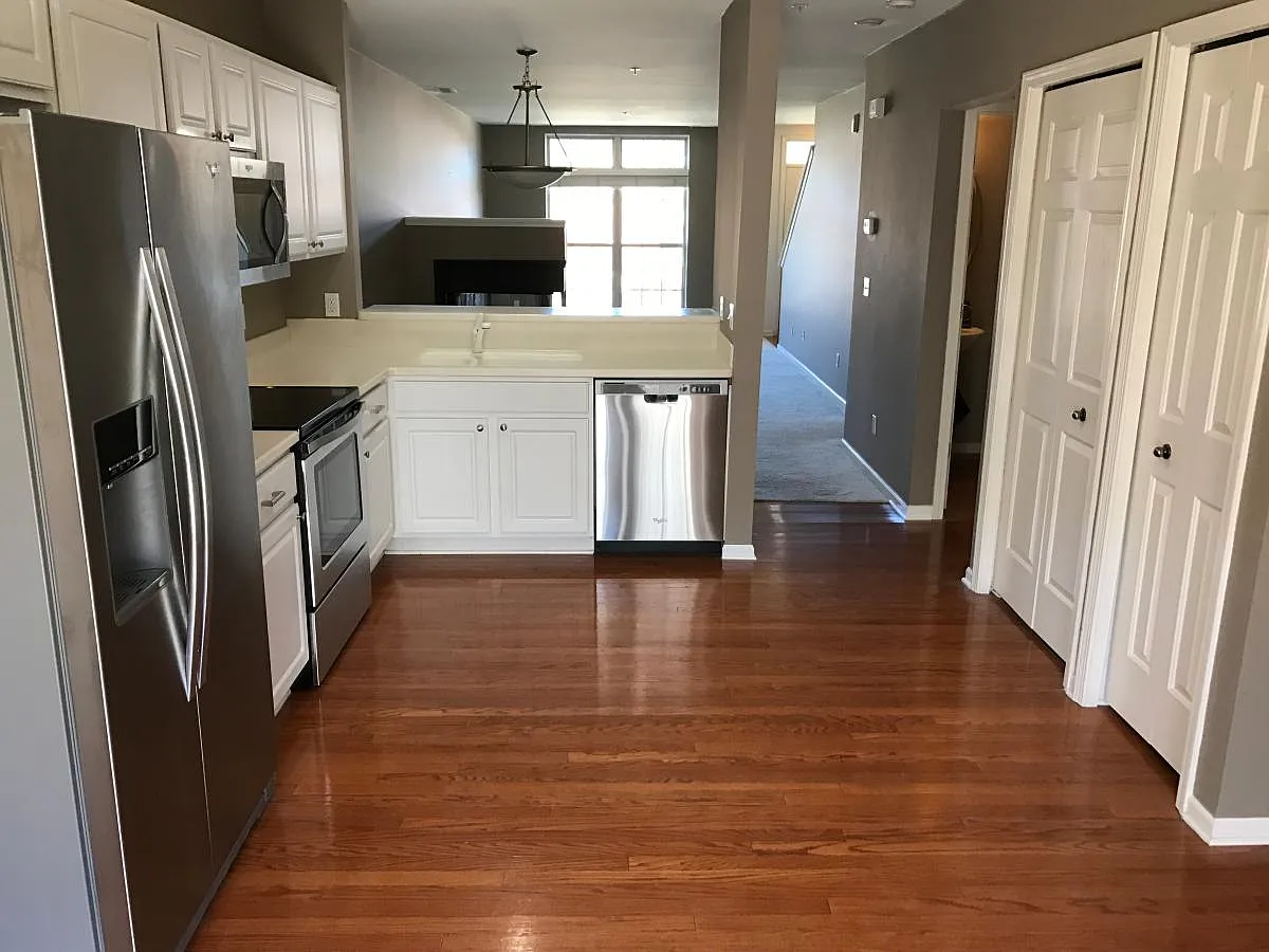 Building Photo - 3054 Camden Dr