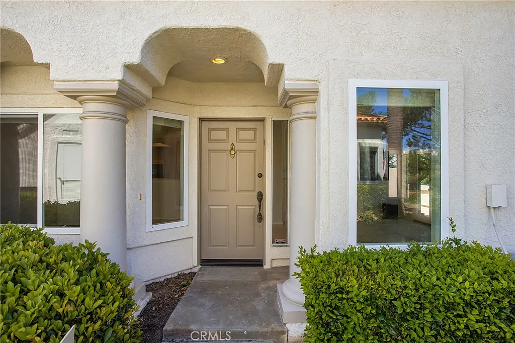 2 bed, 1045 sqft, $4,800 — Photo 1