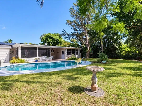 1270 Wisconsin DR, NAPLES, FL 34103