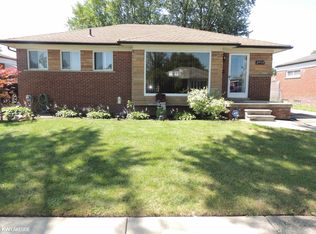 25513 Harmon St, Saint Clair Shores, MI 48081