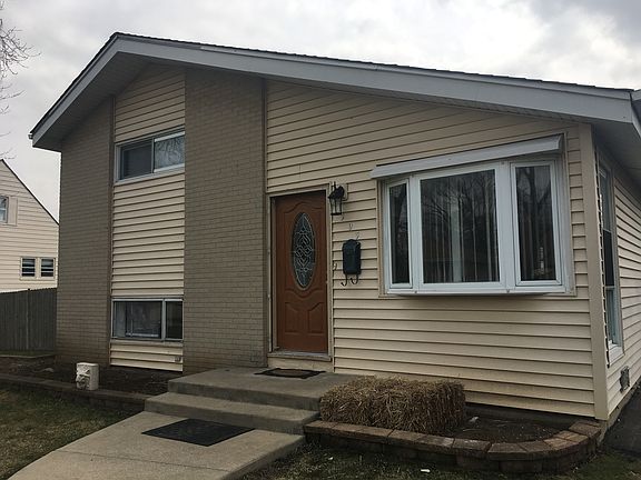 2nd image of 303 E Hirsch Ave