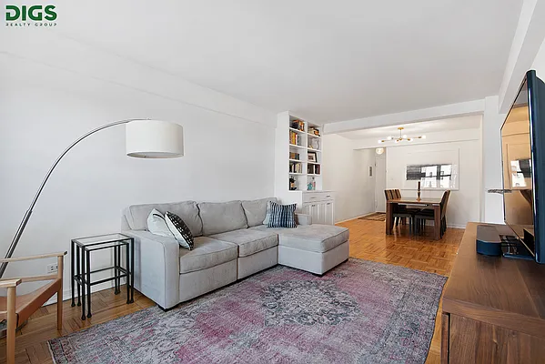 Sold by Digs Realty Group | media 2