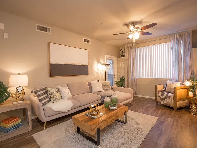 1c1 757 SQFT 1 Bed 1 Bath