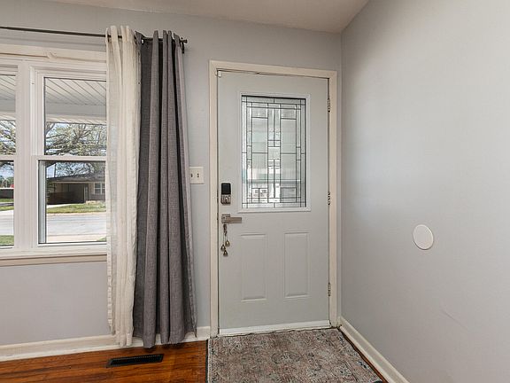 4th image of 206 E Cherokee Street