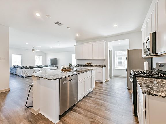 4th image of 1702 Perch St
