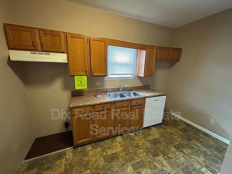 708 Webster Ave — Photo 13