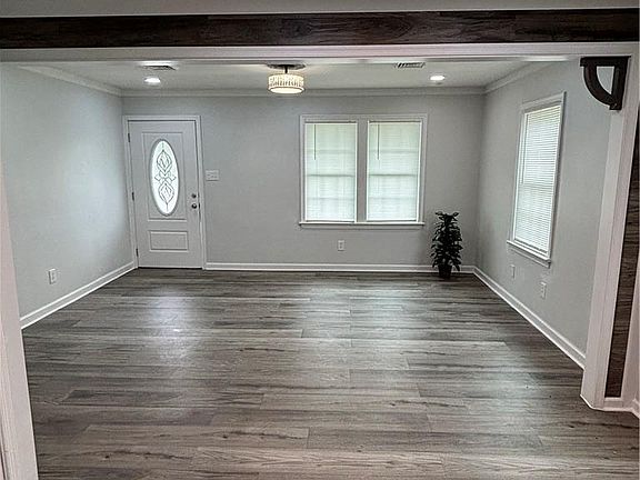 2nd image of 726 Bolling St