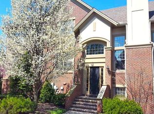 31 Astor Pl, Rocky River, OH 44116