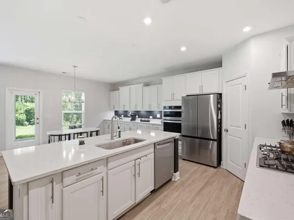 669 Fairway Dr, Acworth, GA 30101
