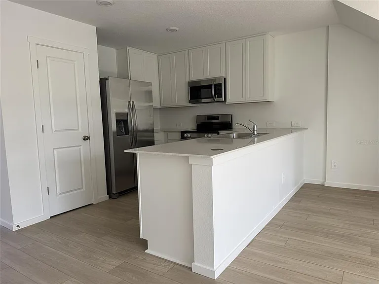 830 Lynx St — Photo 4