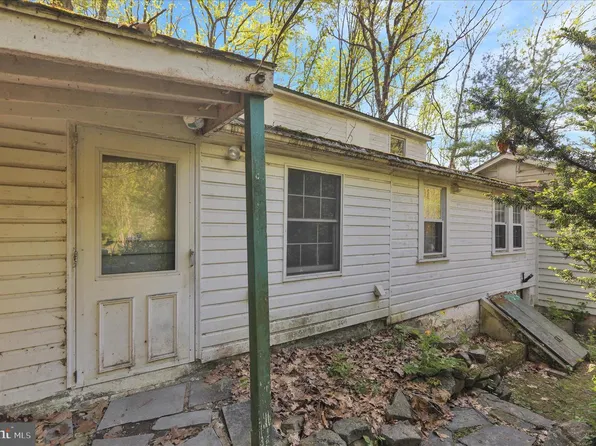 100 Walnuttown Rd, Fleetwood, PA 19522