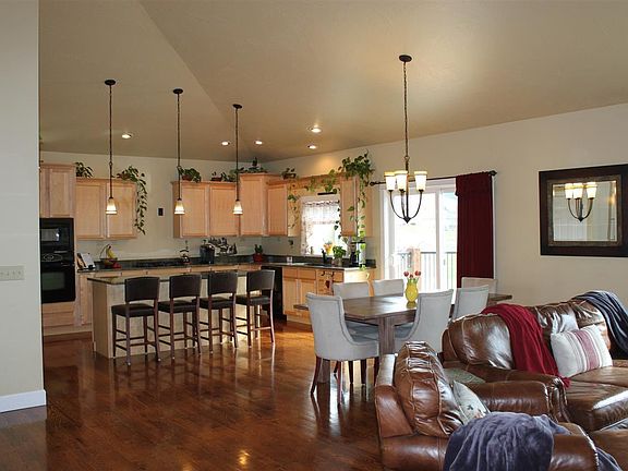 2nd image of 3021 Loraine Dr