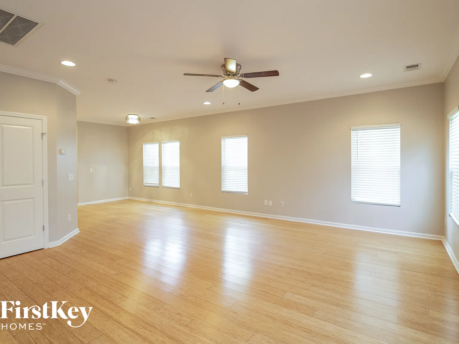 3 bed, 2.5 bath, 1980 sqft, $3,305 — Photo 4